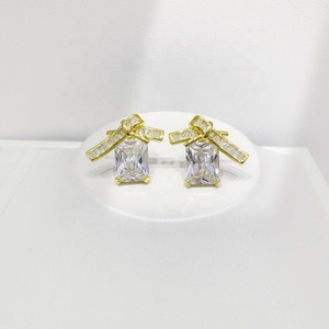 ต่างหูเงินแท้ 925 ชุบทอง ประดับเพชร CZ รูปหัวใจ สไตล์วินเทจ สำหรับสาวๆ  รุ่นใหม่ล่าสุด ปี 2026  สวยงาม โดดเด่น ไม่ซ้ำใคร เหมาะกับหน้าร้อน - Product Image 3