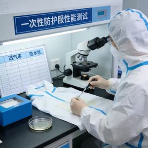 Tuta Protettiva Monouso con Cappuccio Personalizzata, Completa per Isolamento Totale, Certificata CE, Prezzo Competitivo per Uso Medico e Lavorativo - Product Image 6
