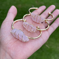Gelang Manset Kawat Emas Perak Berkualitas Tinggi dengan Batu Kristal Alami Rose Quartz Mentah untuk Wanita dan Gadis