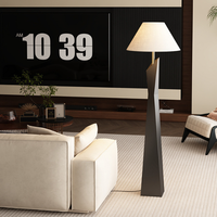 Lampadaire LED de style français, rétro mi-siècle, haut de gamme, luxe discret, trois couleurs, intensité variable, commande par interrupteur au pied, en résine