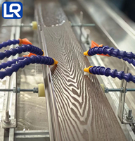 Ligne d'extrusion de panneaux composites bois-plastique (WPC) creux en PVC, PP, PE pour la construction, la décoration et les projets paysagers