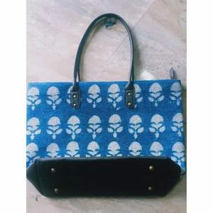 Bolsa de Mano de Lona con Estampado de Leopardo, Simple y Moderna, en Color Azul Algodón, Producto al por Mayor - Product Image 5
