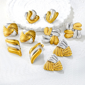 Boucles d'oreilles clous géométriques colorées en alliage de zinc, bijoux de fête tendance, design irrégulier, haut de gamme, doré argenté 18 carats - Product Image 1