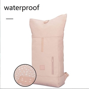 Mochila para Portátil Unisex Ligera Multicolor con Logotipo Personalizado, Ideal para Viajar y con Estilo de Solapa para Mayor Comodidad - Product Image 3