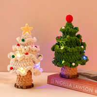 Weicher Gestrickter Häkel-Weihnachtsbaum Tischdekoration Handgewebter Mini-Weihnachtsbaum mit Sternspitze Weihnachtsgeschenk