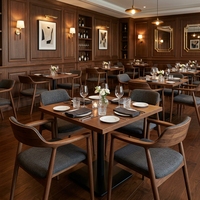 Ensemble de meubles de restaurant commercial pour hôtel, chaise et table courbées rembourrées en bois massif J2S Modern