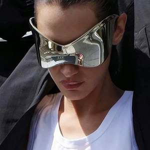 Gafas de Sol Y2K Extra Grandes con Logotipo Personalizado, Montura Plateada sin Aro, Estilo Punk Deportivo Futurista para Hombre y Mujer - Product Image 1