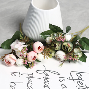 Bouquet di Fiori Artificiali in Stile Europeo, Rose Artificiali in Seta, Piccoli Mazzi di Fiori per Decorazioni Matrimoniali ed Eventi - Product Image 3