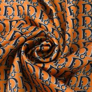 Pañuelo Cuadrado de Seda de Poliéster Retro Versátil Profesional Clásico Nuevo de 70 CM para Damas YKH0083 al por Mayor - Product Image 4