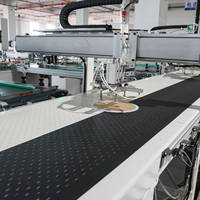 Machine de production entièrement automatique pour le façonnage des bords de plateaux à gâteaux, de tampons, de tapis circulaires et de bords carrés ou ronds