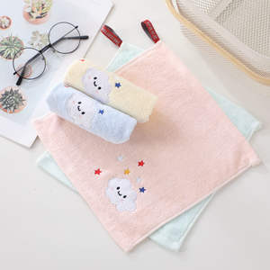 منشفة يد من القطن مطرزة للأطفال من تيري بشعار مخصص منشفة وجه مربعة صغيرة لطيفة - Product Image 1