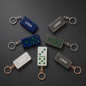 Porte-clés en résine personnalisé avec numéro porte-bonheur et logo, idéal pour les cadeaux - Product Image 6