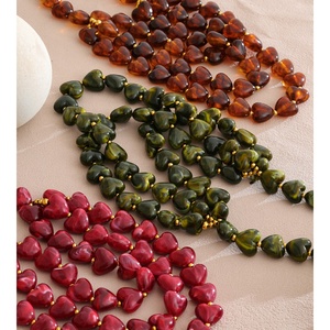 Mchic 3438 <span class=keywords><strong>Collana</strong></span> Fatta a Mano Stratificata con Cuore in Acciaio Inossidabile, Acrilico, <span class=keywords><strong>Ambra</strong></span> Verde e Rosso Scuro, Gioiello di Carattere - Product Image 5