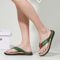 Nouvelles tongs pour hommes en gros, confortables avec soutien de la voûte plantaire, sandales de plage d'été en EVA, pantoufles à enfiler pour intérieur et extérieur