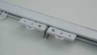 Rail de rideau long en alliage d'aluminium moderne, élégant et spacieux, avec cordon de tirage manuel pour ouverture/fermeture, longueur personnalisable pour salon