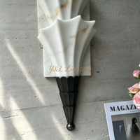 Applique murale en verre plissé de luxe moderne, lampe murale décorative en acier inoxydable noir pour l'intérieur des villas et des hôtels