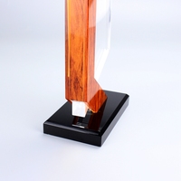 Trophée en acrylique transparent de qualité supérieure avec élément en bois élégant, récompense personnalisée pour les entreprises ou les événements