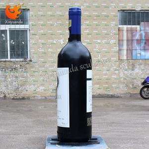 Escultura de Botella de Vino Pintada Artísticamente de Fibra de Vidrio de Gran Tamaño, Decoración Exterior para Tiendas, Modelo Único de Botella de Vino - Product Image 2