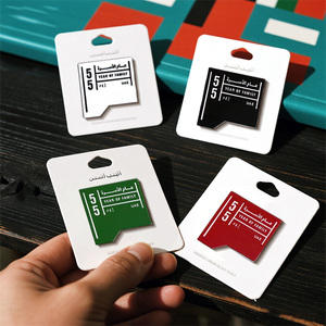 库存阿联酋2026年家庭金属徽章磁铁阿拉伯文字徽章政府纪念品定制官方口号翻领别针 - Product Image 6