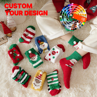 Chaussettes en gros à motifs de dessins animés adorables avec emballage en boule, chaussettes d'hiver en polaire corail moelleuses pour la maison, chaussettes de Noël