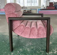 Fauteuil individuel Moontree en bois massif pour salon, moderne, rembourré en tissu velours rose, avec dossier et accoudoirs