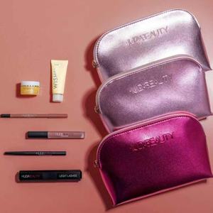 กระเป๋าเครื่องสำอางหนัง PU มันวาวกระเป๋าเครื่องสำอางสำหรับผู้หญิงผู้ชายกระเป๋าเก็บเครื่องสำอางลายนูนออกแบบโลโก้ได้ตามต้องการ - Product Image 1