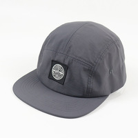 Gorra de 5 Paneles Personalizada al por Mayor con Logotipo, Gorra de Campamento de Nailon Técnico, Parche de Goma, Gorra Deportiva para Exteriores con Visera Plana, Estilo Gorpcore y Streetwear