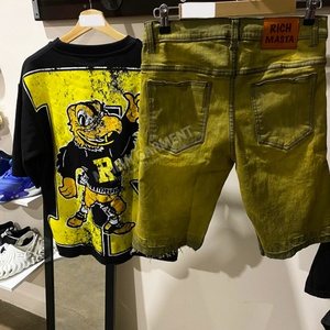 เสื้อยืดลายกราฟิกสไตล์วินเทจสำหรับผู้ชายและกางเกงยีนส์ขาสั้นแบบฟอกสี ชุดเซ็ตเสื้อยืดและกางเกงขาสั้น 2 ชิ้นสำหรับฤดูร้อนสำหรับผู้ชาย - Product Image 2