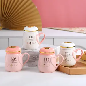 Set regalo creativo con tazza in ceramica a forma di cuore con coperchio e cucchiaio coppia di tazze dipinte in oro