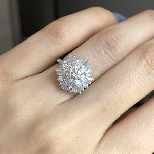 Anello di fidanzamento di lusso con pavé a forma di fiocco di neve per donna, elegante gioiello da dito per feste - Product Image 3