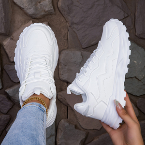 לוגו מותאם אישית לבן חיצוני שטוח תחרה חדש עד עור נעלי אופנה אבא מזדמנים - Product Image 3