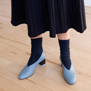 Chaussures à talons hauts pour femme, nouvelle collection printemps-été, en cuir, à bout pointu, talon épais, style polyvalent, pour le travail, de l'usine de chaussures de haute qualité de Dongguan - Product Image 2
