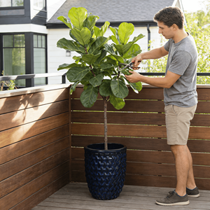 Grand pot en céramique américain vintage bleu roi, émaillé et embossé, à texture chevrons, écologique et durable, pour l'intérieur et l'extérieur - Product Image 1