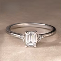 Bague de fiançailles en or blanc massif 10K 14K 18K avec diamant de laboratoire taille émeraude 1CT et pierres latérales en cluster, certifiée IGI CVD/HPHT, personnalisable
