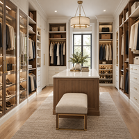 MoShang Dressing traditionnel blanc avec armoire, intérieur en noyer, porte vitrée, îlot en marbre, chambre classique