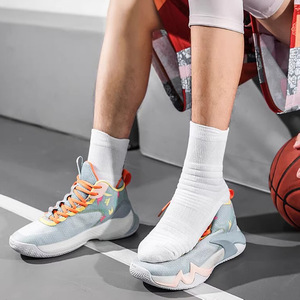 Chaussettes de sport unisexes en coton de haute qualité avec logo personnalisé, chaussettes courtes blanches pour l'exercice, chaussettes de course à pied pour jeunes avec grip, design unisexe pour le sport - Product Image 3