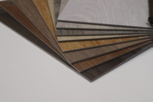 Dalles de sol en vinyle ignifuges, imperméables et anti-rayures, fabriquées en Corée par une usine professionnelle, pour entrepôts, ateliers et sols industriels. - Product Image 6