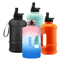 Custom 64 oz 2L Tour Deportes Jarra de agua Plástico Acero Botella de agua grande Cantimplora Termo