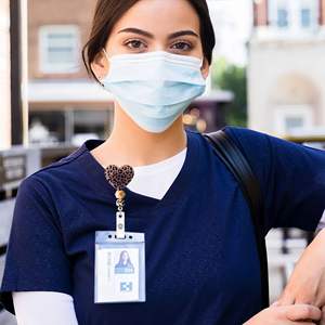 Porte-badge en ABS imprimé léopard or et argent avec épingle rétractable pour l'identification au travail - Product Image 5