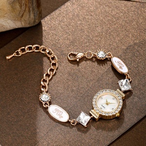 Nuevo Reloj de Pulsera de Aleación con Gemas Cuadradas y Diamantes Redondos, Estilo Fresco, Reloj de Cuarzo Compacto para Mujer, en Stock - Product Image 1