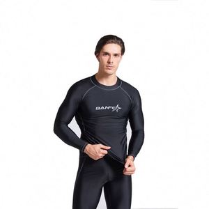 Maillots de surf à manches longues pour hommes, entièrement noirs, avec logo personnalisé imprimé en sérigraphie, veste de protection contre les éruptions cutanées pour la natation - Product Image 1