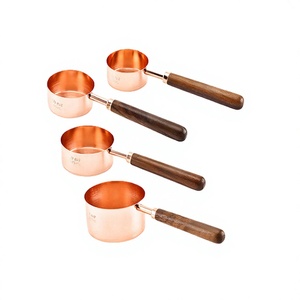 Ensemble de 4 tasses à mesurer rondes en cuivre avec poignée en bois, cuillères et tasses à mesurer de bonne qualité, en promotion - Product Image 1