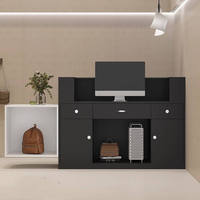 Comptoir de réception moderne et créatif pour hôtel, idéal pour les petites boutiques de beauté, les magasins de vêtements, les salons de thé, les bars - Logo gratuit