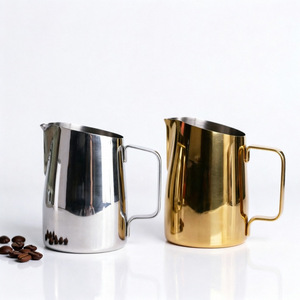 เหยือกตีฟองนมสแตนเลสพร้อมพวยกาแบบมีขีดบอกปริมาณ ด้ามจับตามหลักสรีรศาสตร์ อุปกรณ์ชงกาแฟ - Product Image 4