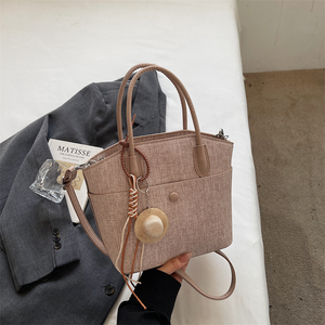 Borsa Tote Grande in Tessuto PU per Donna, Due Cinghie Staccabili, Borsa a Tracolla, Opzionale Charm Cappello di Paglia, 6 Colori Solidi - Product Image 3