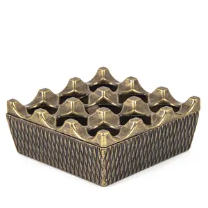 Cendrier en métal couleur cuivre avec couvercle - Product Image 1