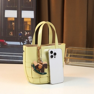 Borsa a secchiello intrecciata a tinta unita alla moda da donna, borsa a tracolla singola - Product Image 1