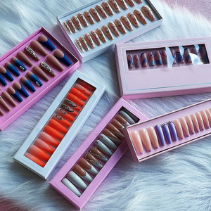 Vente en gros de faux ongles à coller personnalisés, forme ballerine, cercueil moyen, avec motif cœur et perle, style French manucure, en acrylique - Product Image 6