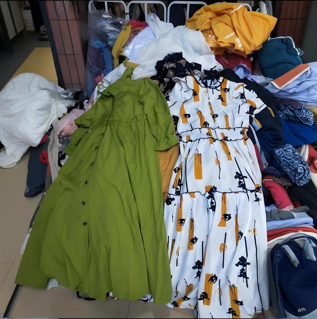 Wholesale Bulk Stock Lot Women Summer Clothing Mixed Material Random Mix Fashionable Dress Mixed Sizes Assorted Styles