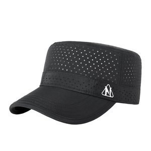 Casquette plate en maille noire réglable, respirante, protection solaire pour les sports de plein air - Product Image 1